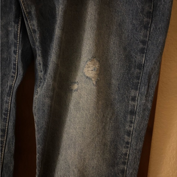 Women's NWT Distressed Blue Boyfriend Jeans - Picture 4 of 12